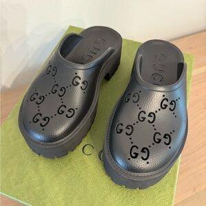 Gucci size 36 new women’s platform perforated G sandal black rubber never worn